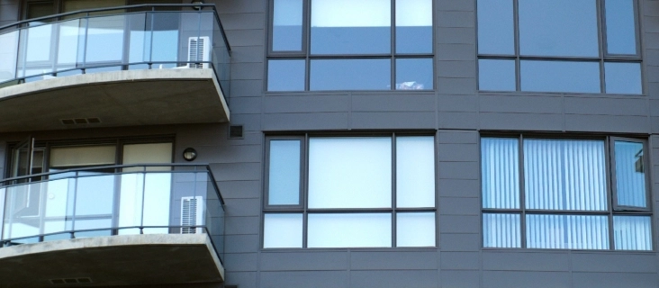 Rolety na balkon zabrání světlu i horku
