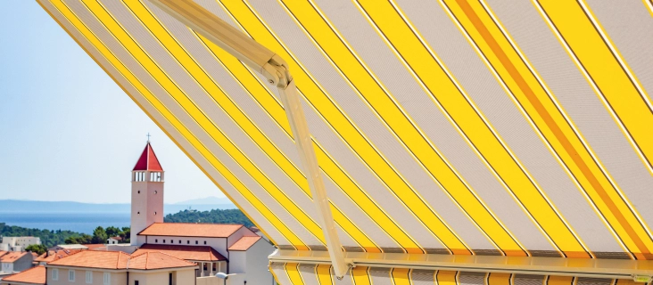 Baldachýn spolehlivě zastíní každou pergolu i terasu